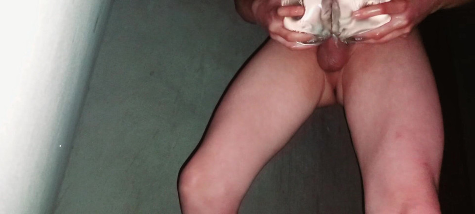 SHAYAN DENIZ: トイレでおもちゃとセックスした