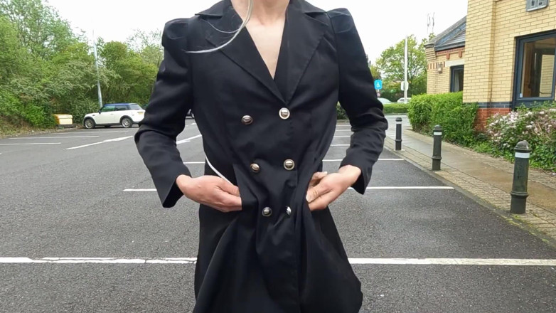 The Midnight Minx: 野生の昼間の駐車場の点滅