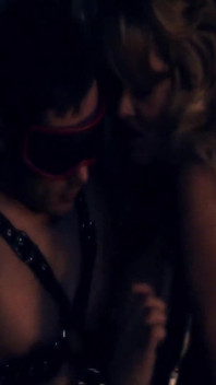 Kirli gür sahne-2_blonde büyük göğüslü fetiş orta yaşlı seksi kadınlar bdsm mağarasında üçlü seks yapıyor