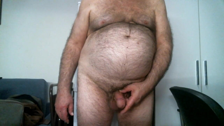 Coach Karl dude lodge: Тренер Карл тре та гладить під час камерного шоу в прямому ефірі