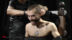 Wanheldvig: Zeus заткнули кляпом под маской и электричеством к ступням