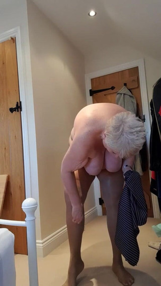 Uk Joolz: Secretary strips to show her hole....in her tights
