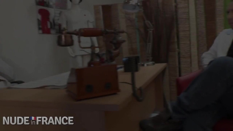 Nude in France: Grande morena puta é raspada e punho fodido