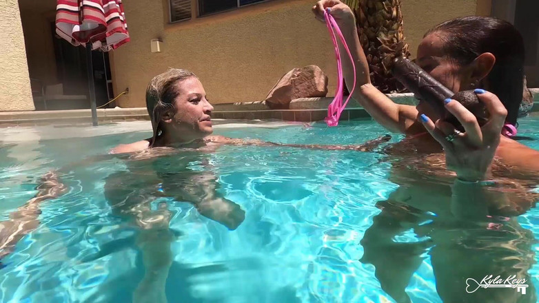 Kyla Keys: 수중 수영장 쓰리섬