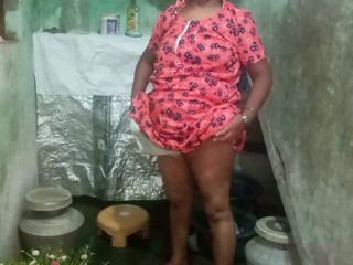 Priyanka314: Priyanka Aunty Dress Washing in Bathroom Sex