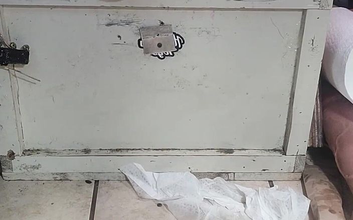 Lb13702: Dương vật giả khổng lồ để kéo căng tôi ra
