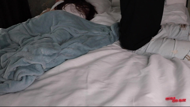 NicoleAndAlex: Šukal jsem svou nevlastní sestru. Probudila jsem ho svým ptákem....