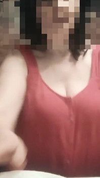Madrasta, 57 anos, com grandes seios naturais, roupas de ferro e tem uma videochamada secreta com seu enteado