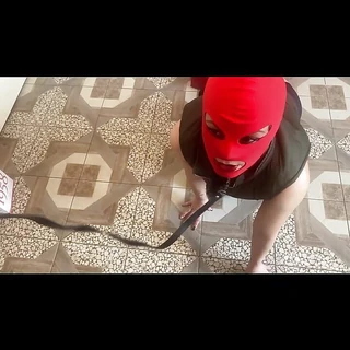 MilfyCalla: Ateşli bir kaltak olan orta yaşlı seksi kadının maceraları