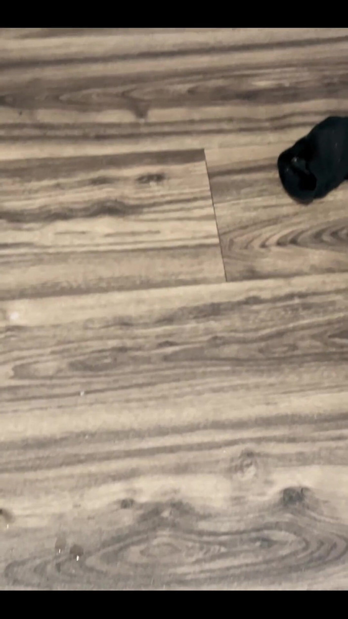 Johnny69227: Twink - Długi wytrysk. Napalona eksplozja wytrysków, sperma na podłodze, owłosione...