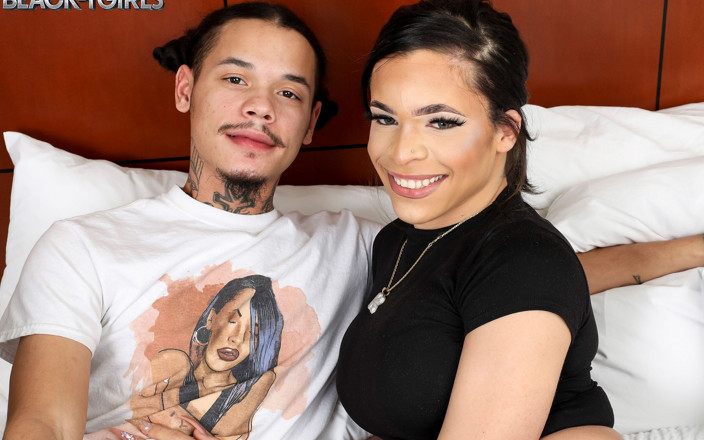 Black Tgirls: Kylie stixxx bekommt ihren arsch gefickt