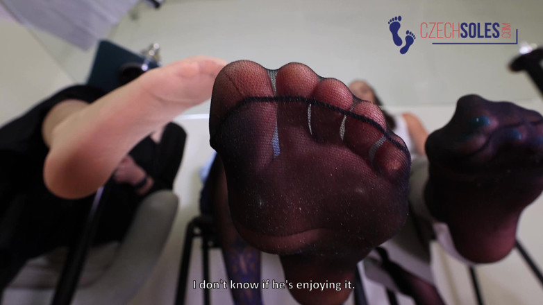 Czech Soles - foot fetish content: Менеджер отримує своє потрійне офісне домінування, відео від першої особи
