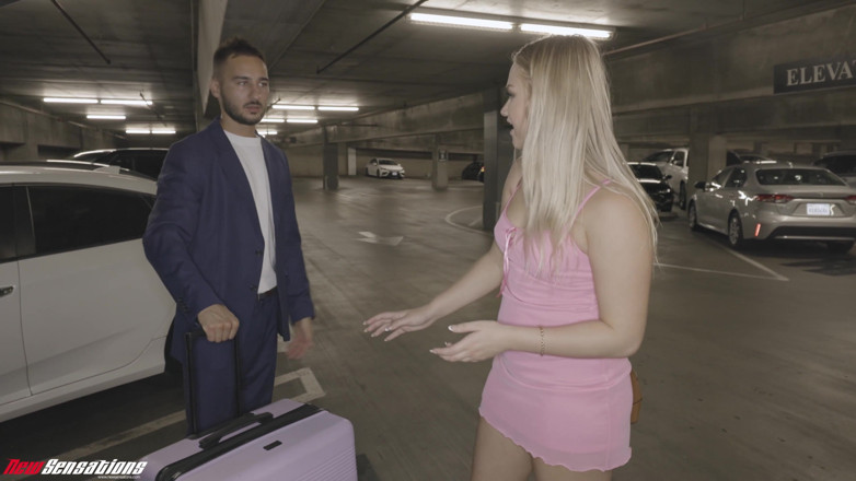 HotwifeXXX: Harley King愿意表达她的感激之情