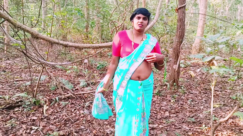 Telugu honey lips: भारतीय आउटडोर सेक्स. तेलुगु डर्टी टॉक्स।