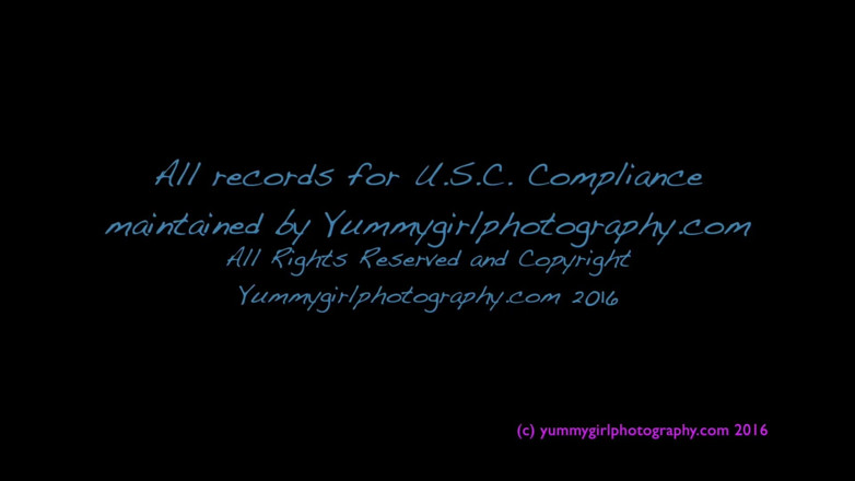 Sofie Marie: 흑인 대물 자지 빨기 전에 사진 촬영을 하는 변태 밀프 소피 마리