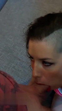 Îi rup inima și curul lui Katrina Punk și ajung să-l umplu cu spermă