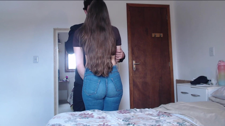 ApoloAngell: Coppia amatoriale filma sesso reale e fughe di notizie su...