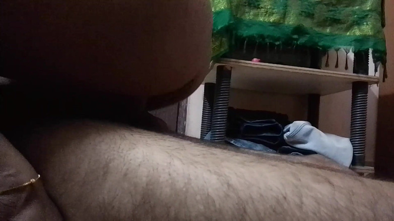 LEGSCOUPLE12: 印度农村女孩和她的丈夫晚上在家做爱