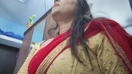 Vermelho meia saree lambendo umbigo - romance