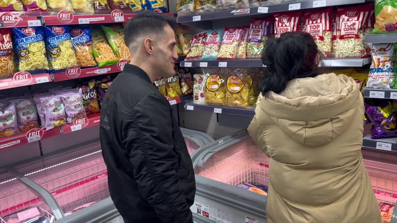 GiovanniXL: Fata de la supermarket mă apucă de nap
