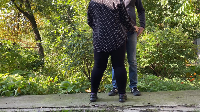 OurFetishLife: Milf mi ha leccato il cazzo fuori dopo aver pisciato