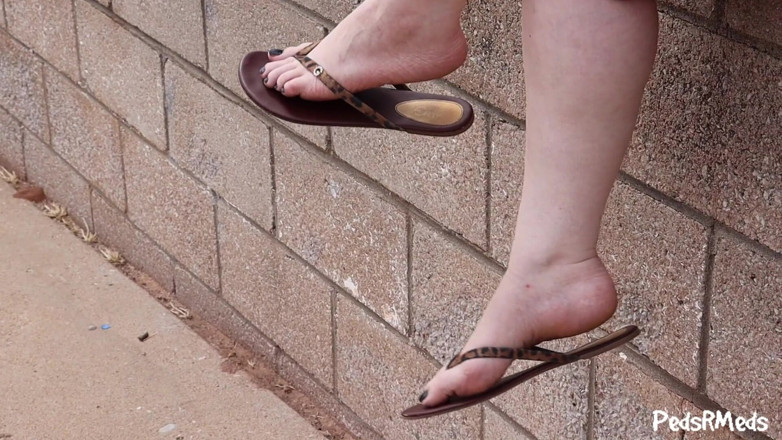 PedsRMeds: Little Miss Rya Flip Flop Popping Outside