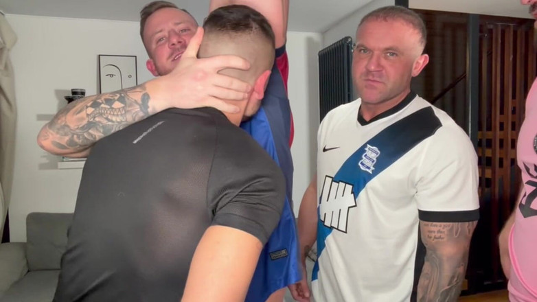 Troy White UK: Tôn thờ chân, bi &amp; ngửi nách &amp; tôn thờ đít với 3 con đực...