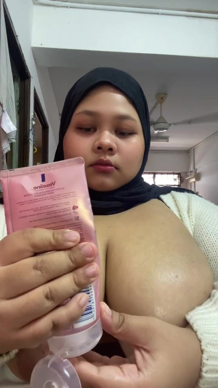 AJSXX99: Хіджабі без цензури масажує великі цицьки