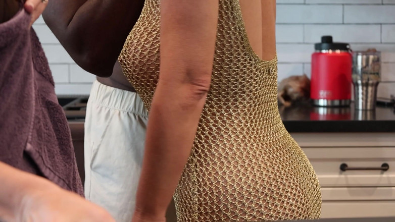 Jackrackemxxx: 부엌에서 2명의 밀프와 2명의 흑인 대물 자지