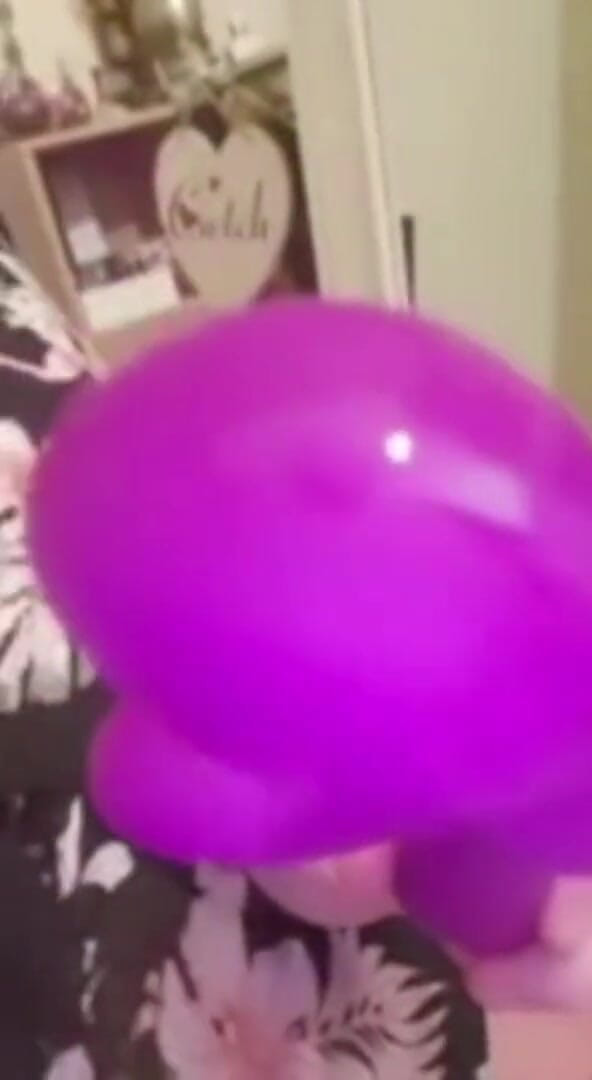 Real homemade BBW BBC porn: YoungEnglishBBW - Squeezing my boobs sucking my hard nipples