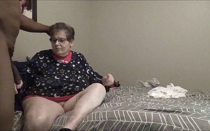 Ass Body Anal King: Una preñada rápida en un gran culo de abuela blanca