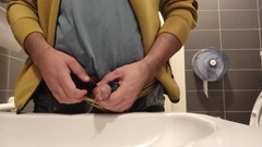 Kinky Guy: Rychlé chcaní na umyvadlo na veřejné toaletě