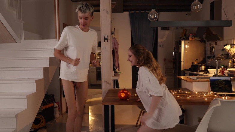 Oliver Strelly: Chúng tôi đã cho cha dượng của chúng tôi một bất...