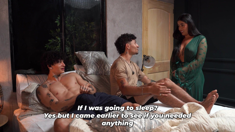 linahenaossx: 継息子とその友人が自慰をし、最終的には継母になってしまいます