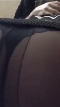 부모님이 집에 없을 때 의붓아빠가 나를 따먹어.