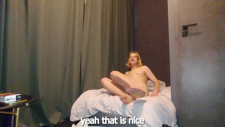 LeoTeenLatinos: Hermosa estudiante rusa intenta sexo gay por primera vez