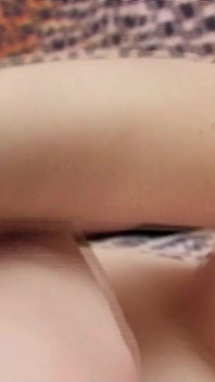 Tesão de milf esclarece seu primeiro sexo lésbico pela internet