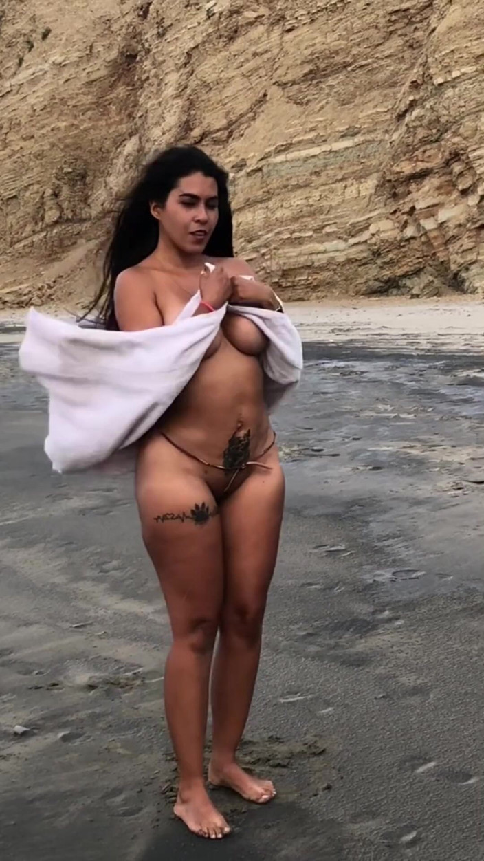 BigAssStepmom2: 큰 자지로 상사에게 따먹히는 발정난 라틴 하녀