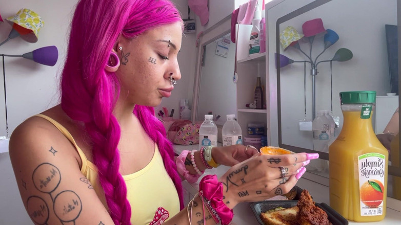 Nali Marie: Mukbang Hot Chicken Spicy Facestuffing Bimbo Overeating Petite Teen Eating...
