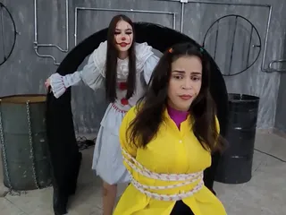 Bersenang-senang sama cruel clown