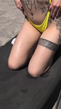 Shana Grimoire X Solougo, massagem de biquíni oleada no telhado, dia 18