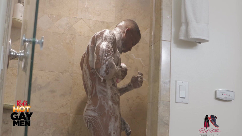 Reds Hot Gay Men: Prysznic solo złośliwiec
