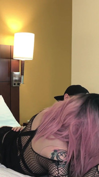 Goth sissy jade madison kriegt schwanz tief in den hals - zusammenstellung 3