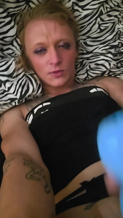 Lynn Kaotik: Cewek nakal trans crot di wajahnya sendiri