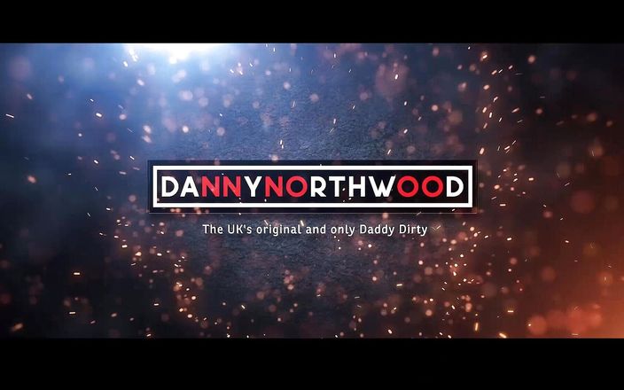 Danny Northwood: Dövmeli sürtük boşalana kadar dildoya biniyor