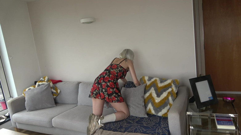 Latina Fetish: Lilly, Alina ve Latina: Polis memuru Alina suçlu Lilly'ye itaat...