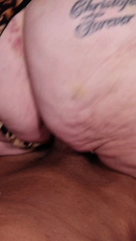 2 milf ssie i pieprzyć Hung College Stud