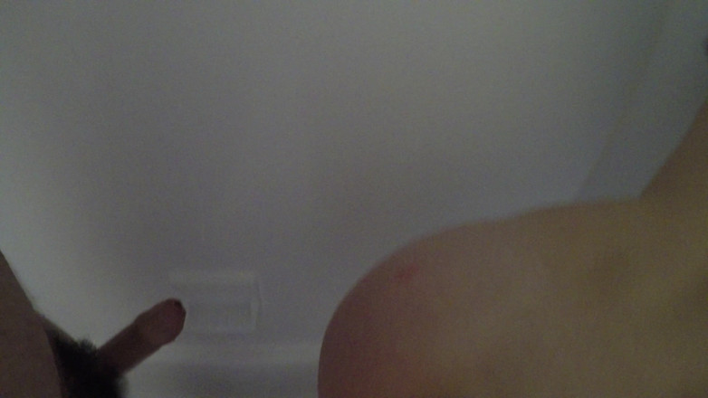 Mimiandevan: Une ado se douche et me laisse faire un gros...