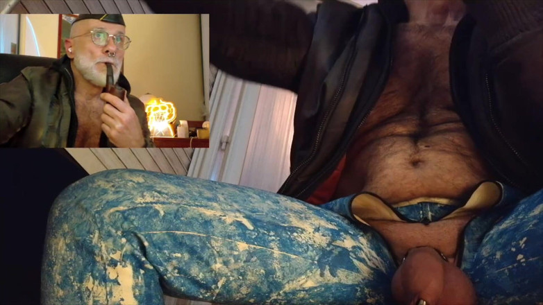 MusclesCigarsFFPig: Papai fuma seu charuto e cachimbo enquanto se masturba