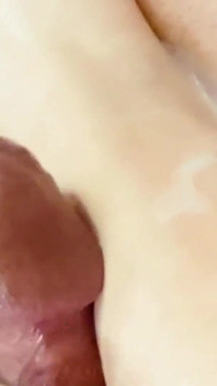 Chystám se dát úžasné footjob, ale ty musíš stříkat na nohy?